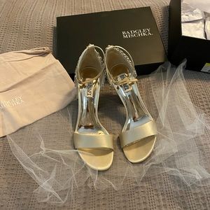 Badgley Mischka Ainsley Heels in Ivory